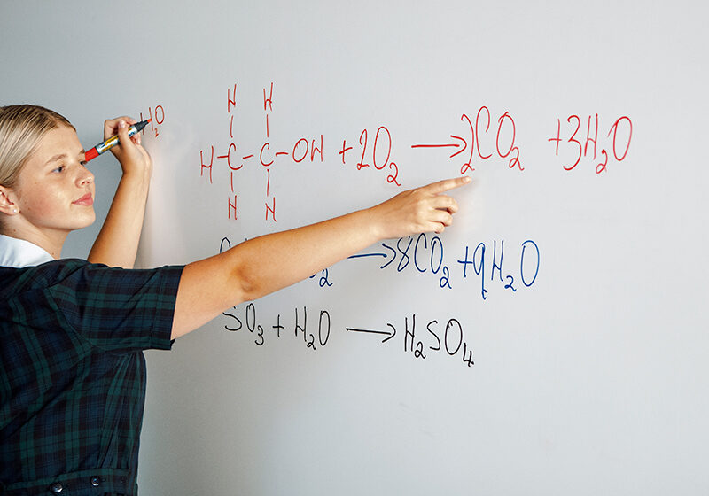 Making maths visible: Using vertical whiteboards to engage and encourage Year 10 girls to take risks when solving problems in Mathematics