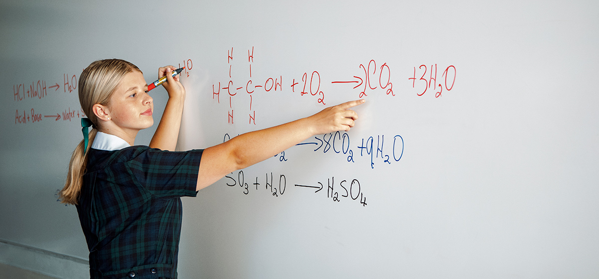 Making maths visible: Using vertical whiteboards to engage and encourage Year 10 girls to take risks when solving problems in Mathematics